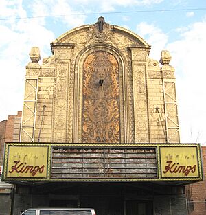 Archivo:Lowes Kings Flatbush front jeh