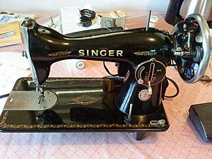 Archivo:Maquina de coser singer la negrita 01