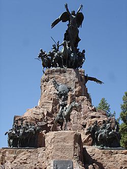 Archivo:Mendoza - Cerro de la Gloria - Monumento