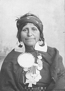Archivo:Mujer Mapuche