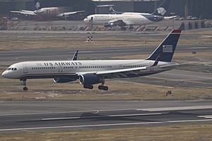 Archivo:N205UW Boeing 757 US Airways (7629963806)