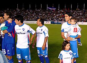 Archivo:Nacional 3-2 Olimpia 2005 foto3