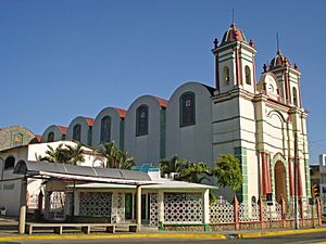 Archivo:Parroquia de Santiago Apóstol Teapa tabasco.
