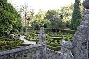 Archivo:Pazo de Mariñán, Jardín principal y escalera