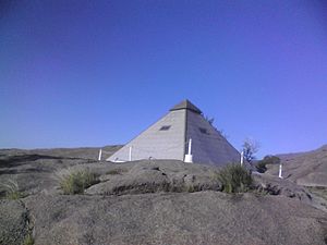 Archivo:Pirámideesotérica