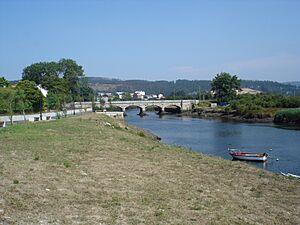 Archivo:Ponte sobre o río Anllóns