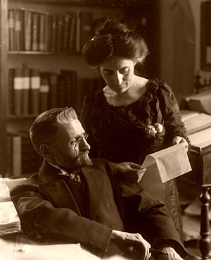 Archivo:Portrait of Eliezer and Hemda Ben-Yehuda, their house in Talpiot neighbourhood (id.34235237) (cropped)
