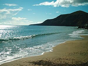 Archivo:Praia da Baía de São Lourenço, Ilha de Santa Maria, Açores