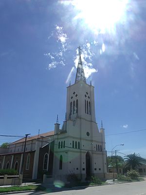 Archivo:Principal templo católico de Charata