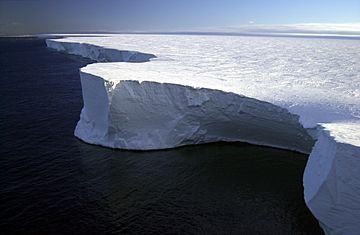Archivo:Research on Iceberg B-15A by Josh Landis, National Science Foundation (Image 4) (NSF)