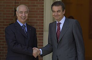 Archivo:Rodríguez Zapatero recibe al primer ministro de Marruecos. Pool Moncloa. 30 de junio de 2005