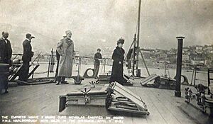 Archivo:Romanoffs leaving crimea