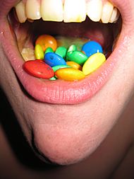 Archivo:Smarties mouth
