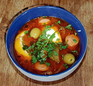 Archivo:Soljanka with olives