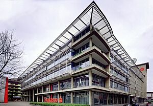 Archivo:Sparkasse Saarbruecken Schiff