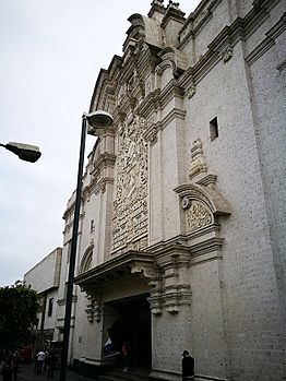 Archivo:Teatro Municipal de Arequipa