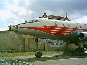Archivo:Tupolev Tu-104A