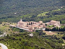 Archivo:Vista general Monestir de Santa Maria (la Pobla de Benifassà) 01