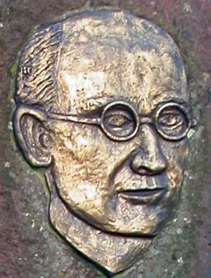 Archivo:Walter Hohmann
