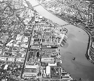 Archivo:Washington Navy Yard aerial view 1960