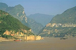 Archivo:YangtzeInThreeGorges