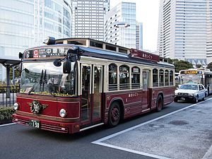 Archivo:Yokohama City Bus 2-3363 Akai-Kutsu No7
