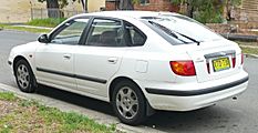 2000-2003 Hyundai Elantra (XD) GL hatchback 02