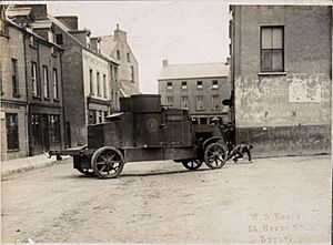 Archivo:Armoured Car, Passage West, Cork (6652701421)
