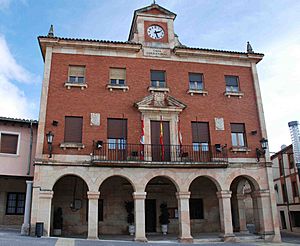 Archivo:Ayuntamiento Herrera de Pisuerga 001
