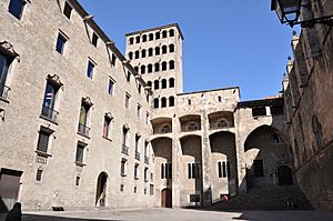 Archivo:Barcelona. Plaça del Rei (14742902172)