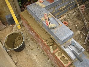 Archivo:Brick and block laying