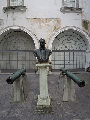 Archivo:Busto de Epitácio Pessoa - MHN