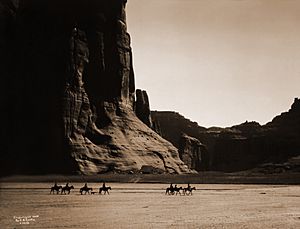Archivo:Canyon de Chelly, Navajo