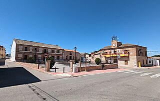Casa consistorial de Erustes 03.jpg