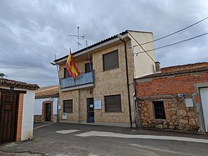 Archivo:Casa consistorial de Robliza de Cojos