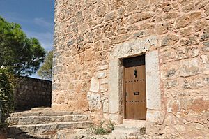 Archivo:Castillo de Sorihuela - entrada a la torre