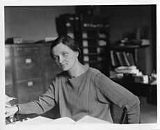 Archivo:Cecilia Helena Payne-Gaposchkin (1900-1979) - Science Service - Original