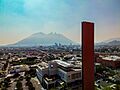 Cerro de La Silla y Faro del Comercio desde el aire