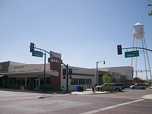 Archivo:Downtown Gilbert - SWC Gilbert & Page - 2009-03-23