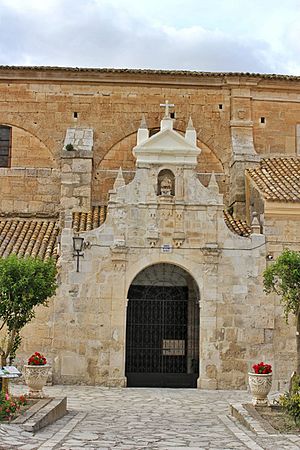 Archivo:Entrada de la Ermita de Nuestra Señora de Revilla 
