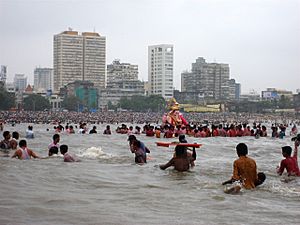 Archivo:Ganpati Visarjan