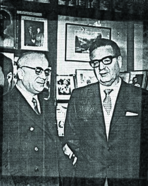 Archivo:Gonzalo Rojas con el Presidente Salvador Allende (1970)