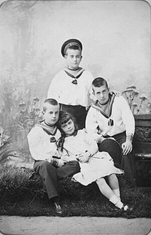 Archivo:Grand Duke Boris Vladimirovich of Russia center with his siblings