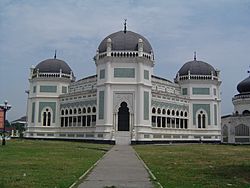 Archivo:Great mosque in Medan