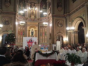 Archivo:Interior de la Iglesia de San José durante la celebración de misa