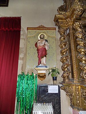 Archivo:Interior de la iglesia de San Lorenzo de Córdoba--2