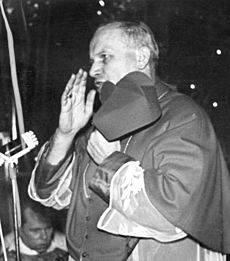 Archivo:Karol Wojtyła - wizytacja zakonu oo. Karmelitów na Piasku w Krakowie 1967