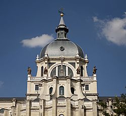Archivo:Madrid, Catedral de la Almudena-PM 06714
