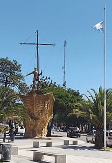 Archivo:Mar de Ajó, Monumento El libertador y el mar, Ricardo D Emilio