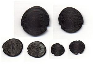 Archivo:Monedas romanas navam